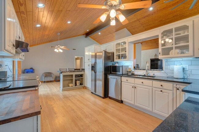 Building Photo - 202 Fincastle Dr