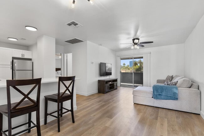 Building Photo - 302 E Monte Vista Rd Unit Apt A17