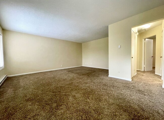 Photo - Montavilla 2 Bedroom Top Floor Unit- Great... Unidad 1410