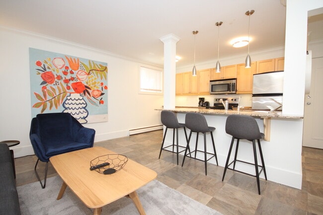 Photo - 10172-10113 113 St Unit 1