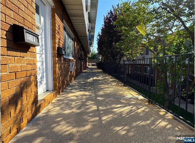 Photo - 1460 68th St Unidad A