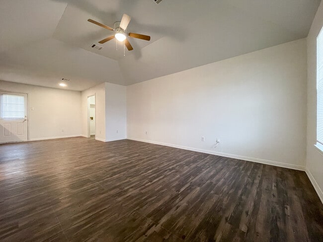 Photo - 177 Spring Country