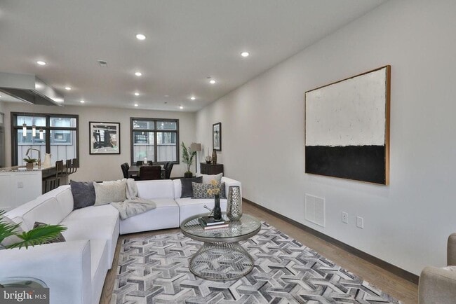 Photo - 1024 Christian St