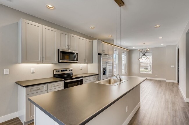 863 Winona Ct