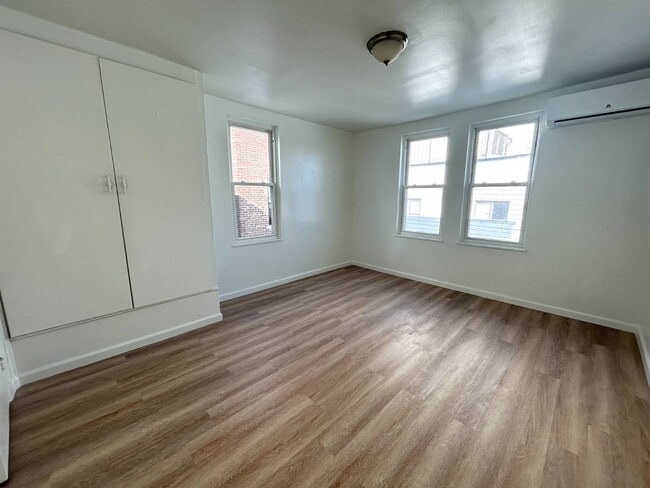 Photo - 681 Rhinelander Ave