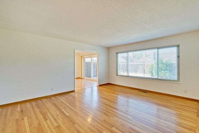 Photo - 5097 Forest Glen Dr