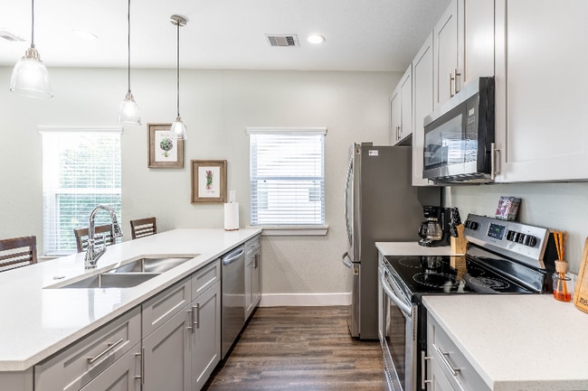 Photo - 142 W 5th St Unit B