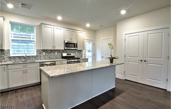 Photo - 702 Parkview Ln