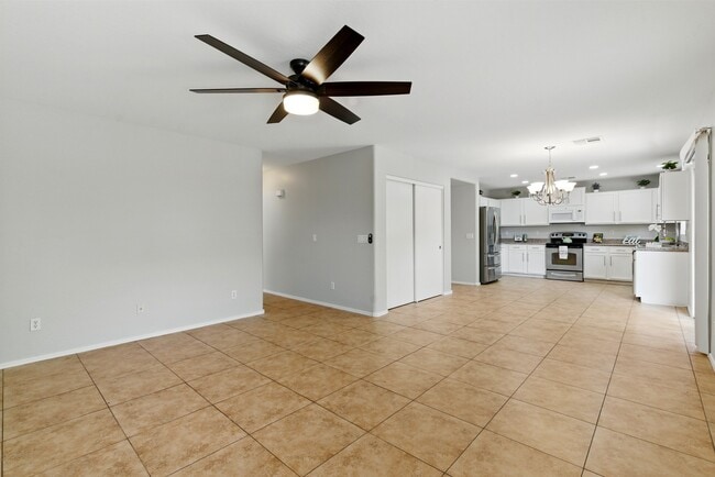 Building Photo - 11546 W Schleifer Dr