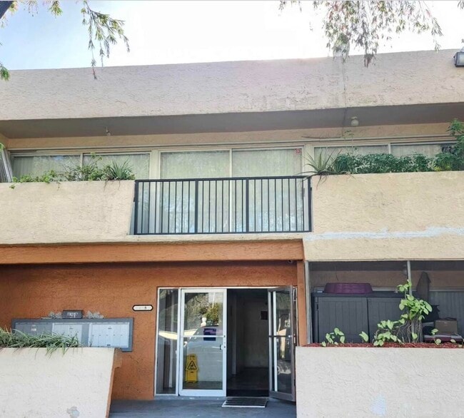 Building Photo - 488 NE 18th Ave Unit 208