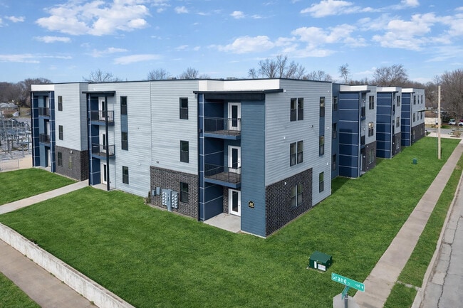 Photo - 505 W Grand St Unit 103