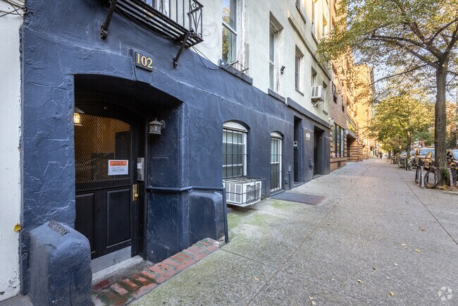 Entrance - 100-102 E 4th St