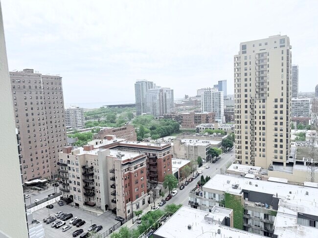 Photo - 1400 S Michigan Ave