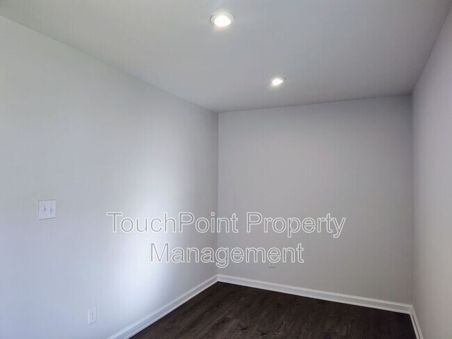 Photo - 8031 Sinnet Pl