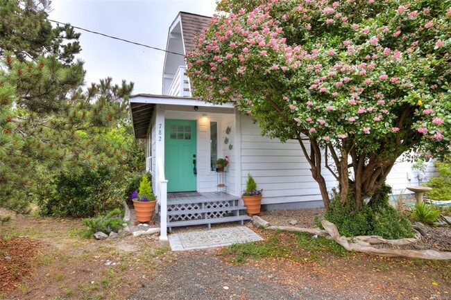 Photo - 782 Camden Ct SW