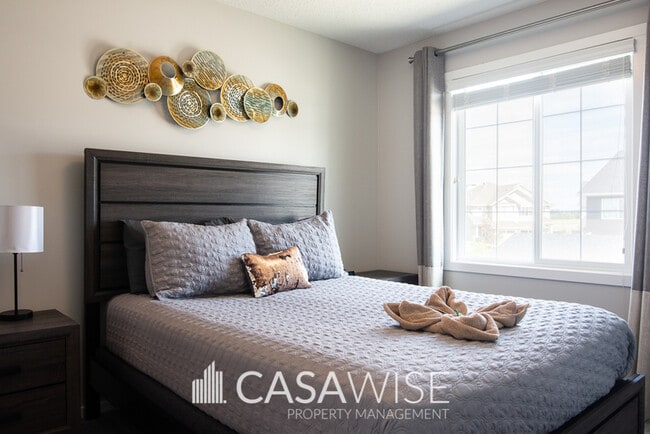 Photo - 3073 Coughlan Ln SW