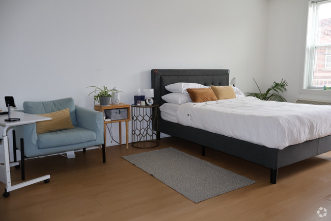 Building Photo - 123 44th St Unit Furnished 3bedroom Rental