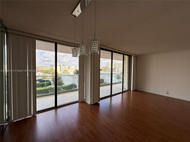 Photo - 19707 Turnberry Way Unit 5C