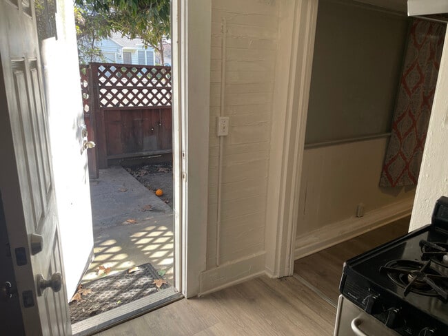 Photo - 603 8th St Unit C