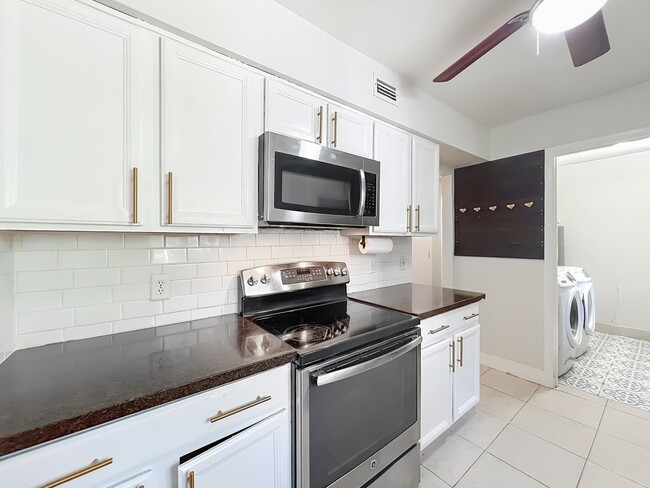 Photo - 233 Crown Oaks Way