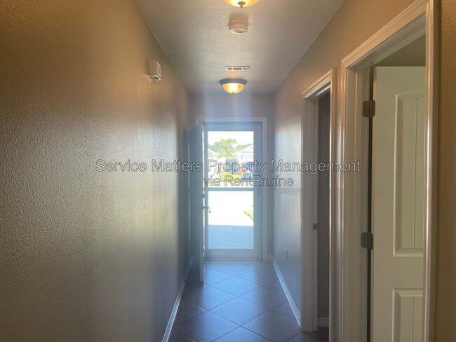 1899 Crosscreek Cir