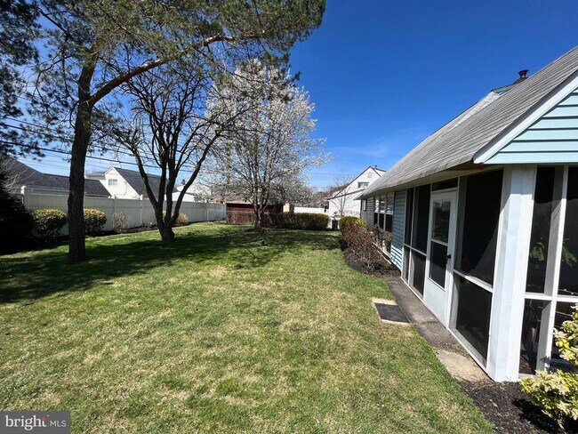 Photo - 15 Catalpa Ln