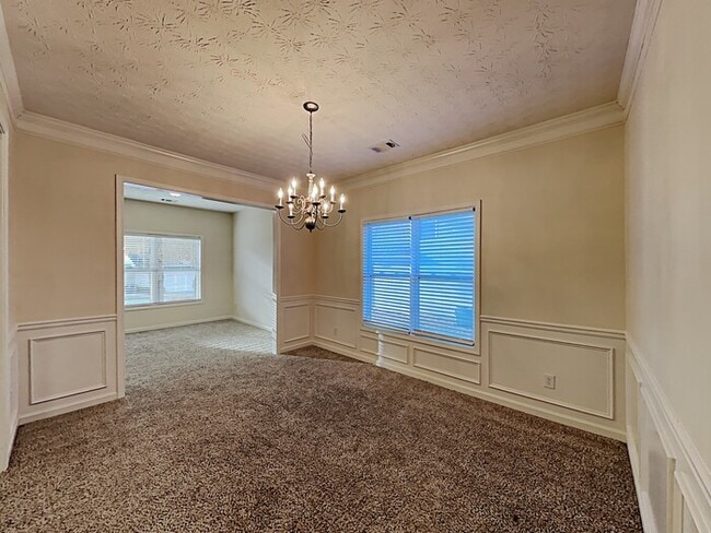 Photo - 2400 Village Green Dr