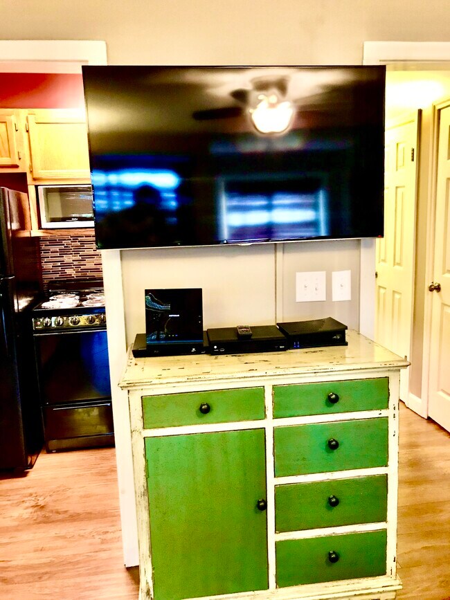 Photo - 301 Pinnacle Inn Rd