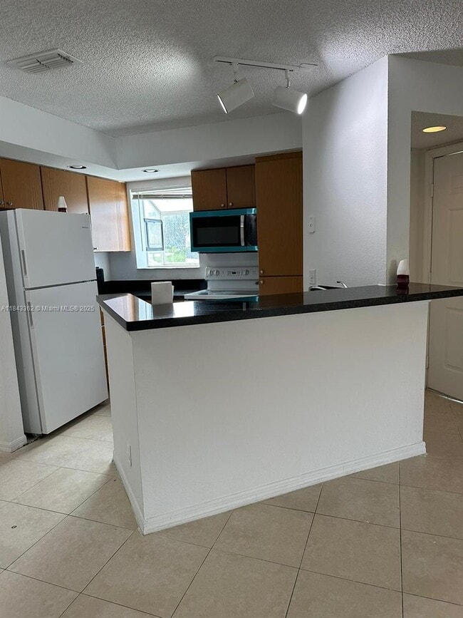 Building Photo - 3350 Pinewalk Dr N Unit 1417 Rental