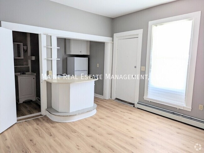 Building Photo - 378 Hammond St Unit 3 Rental