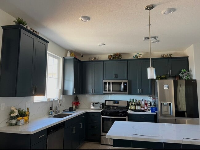 Photo - 729 Featherstone Dr