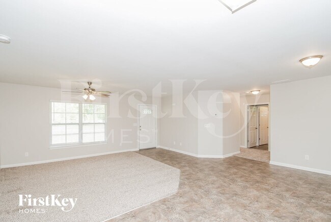 Photo - 1805 Seayes Rd SW