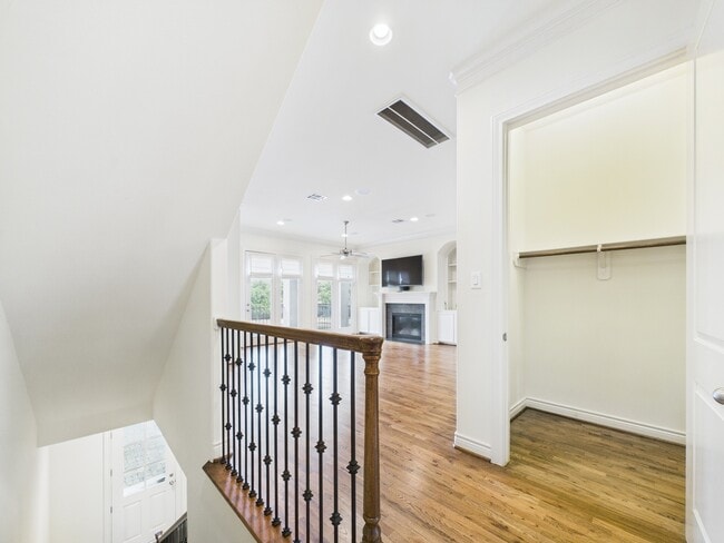 Photo - 11025 Sherwood Grv