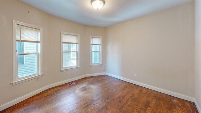 Photo - 180 Dorchester St Unit 1