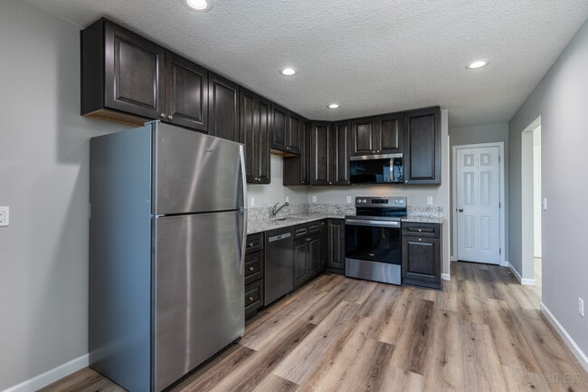 Photo - 2013 Columbia Blvd