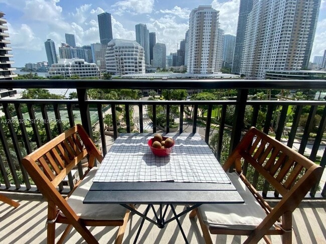 Building Photo - 540 Brickell Key Dr Unit 913