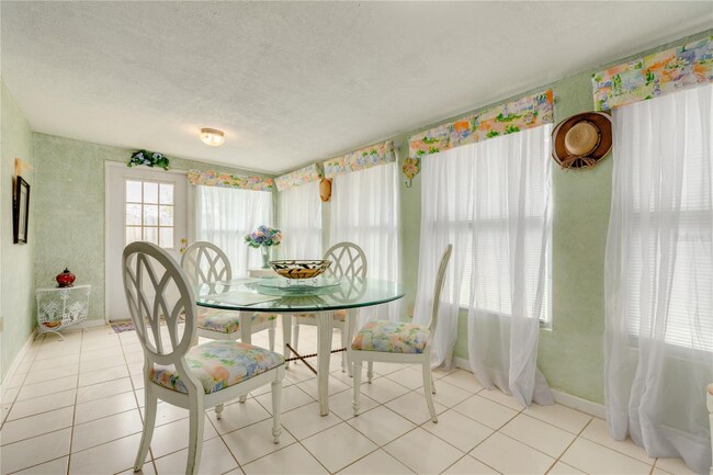 Photo - 653 Timber Bay Cir E