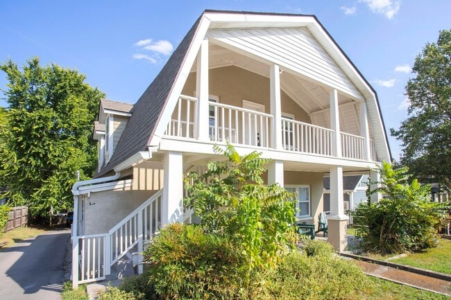 Building Photo - 611 S 14th St Unit B