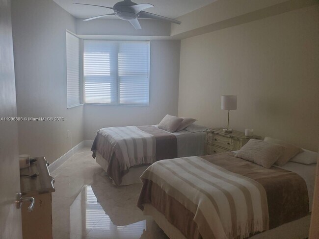 Photo - 19900 E Country Club Dr Unidad 607