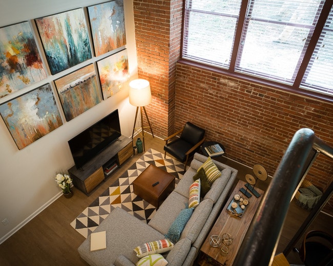 Unique loft apartments available! - Shadyside Commons Apartments