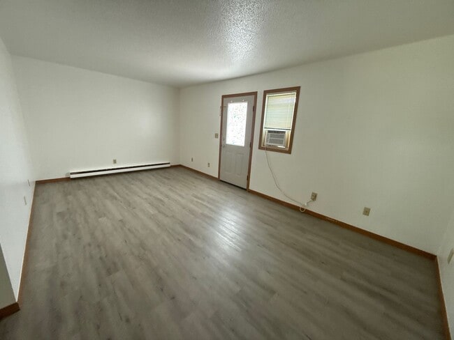 Building Photo - Two bedroom one bathroom townhome available!!
