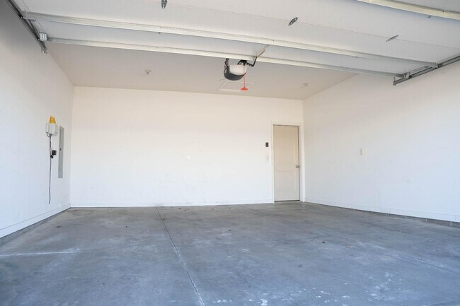Photo - 626 W C St