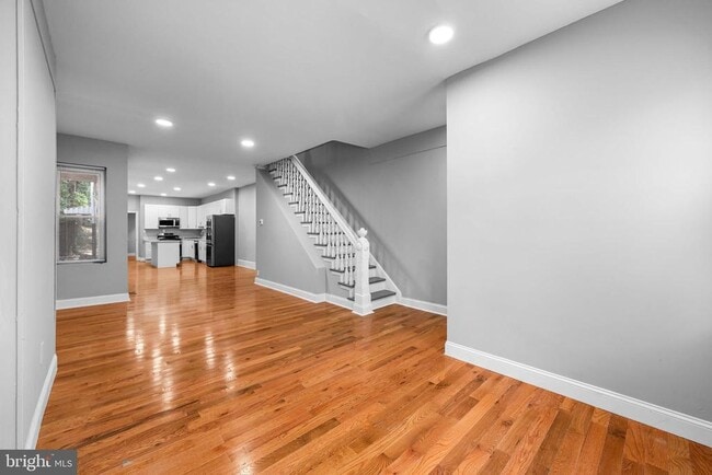 Photo - 1011 W 5th St