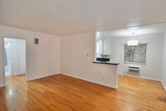 Photo - 11143 Aqua Vista St Unidad 04