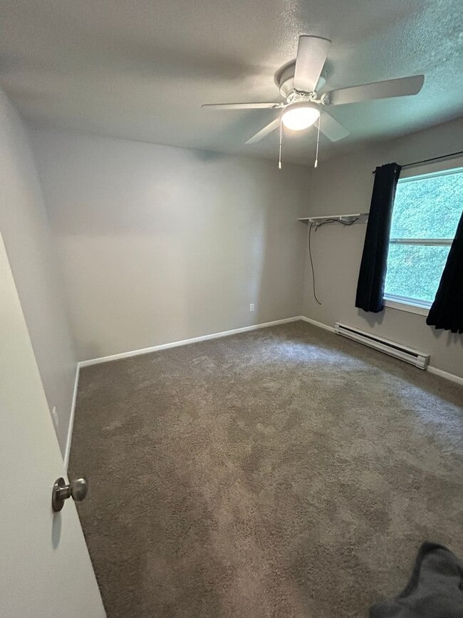 Photo - 3 Bedroom 1 3/4 Bathroom In Norwalk