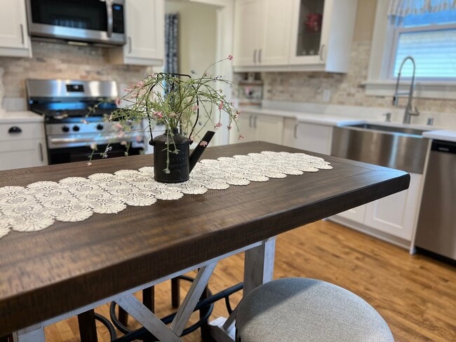 Photo - 2612 75th St