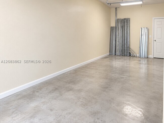 Photo - 2304 Belmont Ln Unit 2304