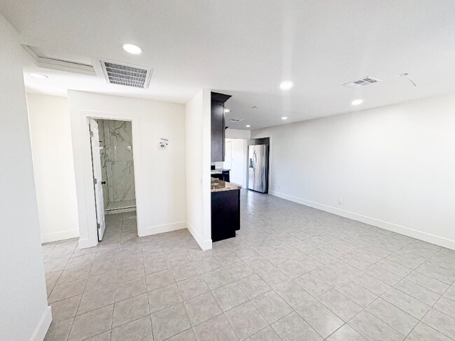 Photo - 458 S Mulberry