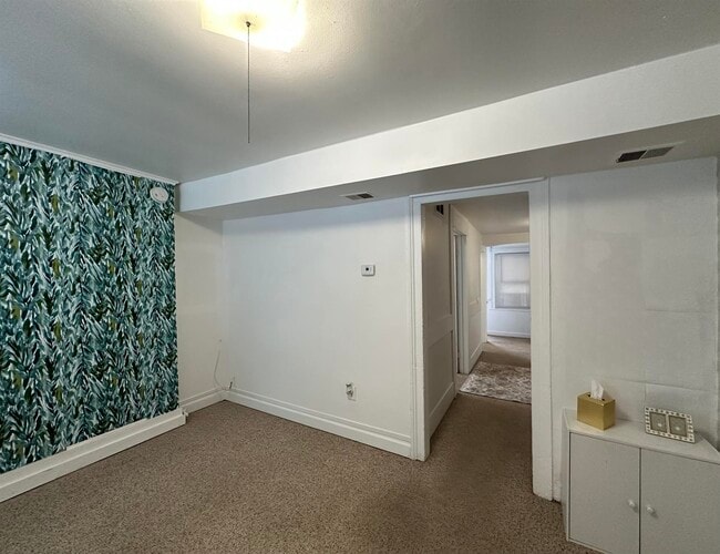 Building Photo - 36 13th St Unit Basement