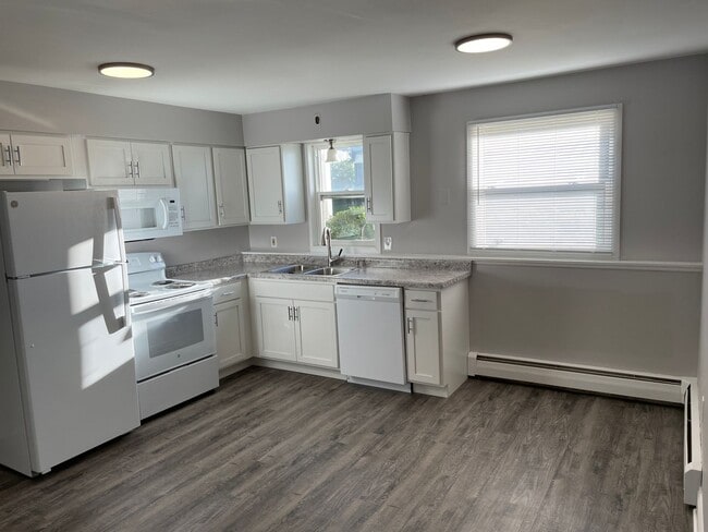 Building Photo - Charming 1 Bed / 1 Bath Ground Floor Unit 2